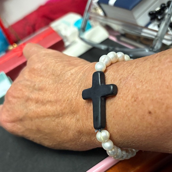 Stone Cross  with White Cultured Pearl Pearl Bracelet ( Brand New) - Picture 6 of 9